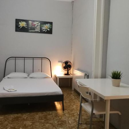 Central & Basic Ramblas บาร์เซโลนา ภายนอก รูปภาพ
