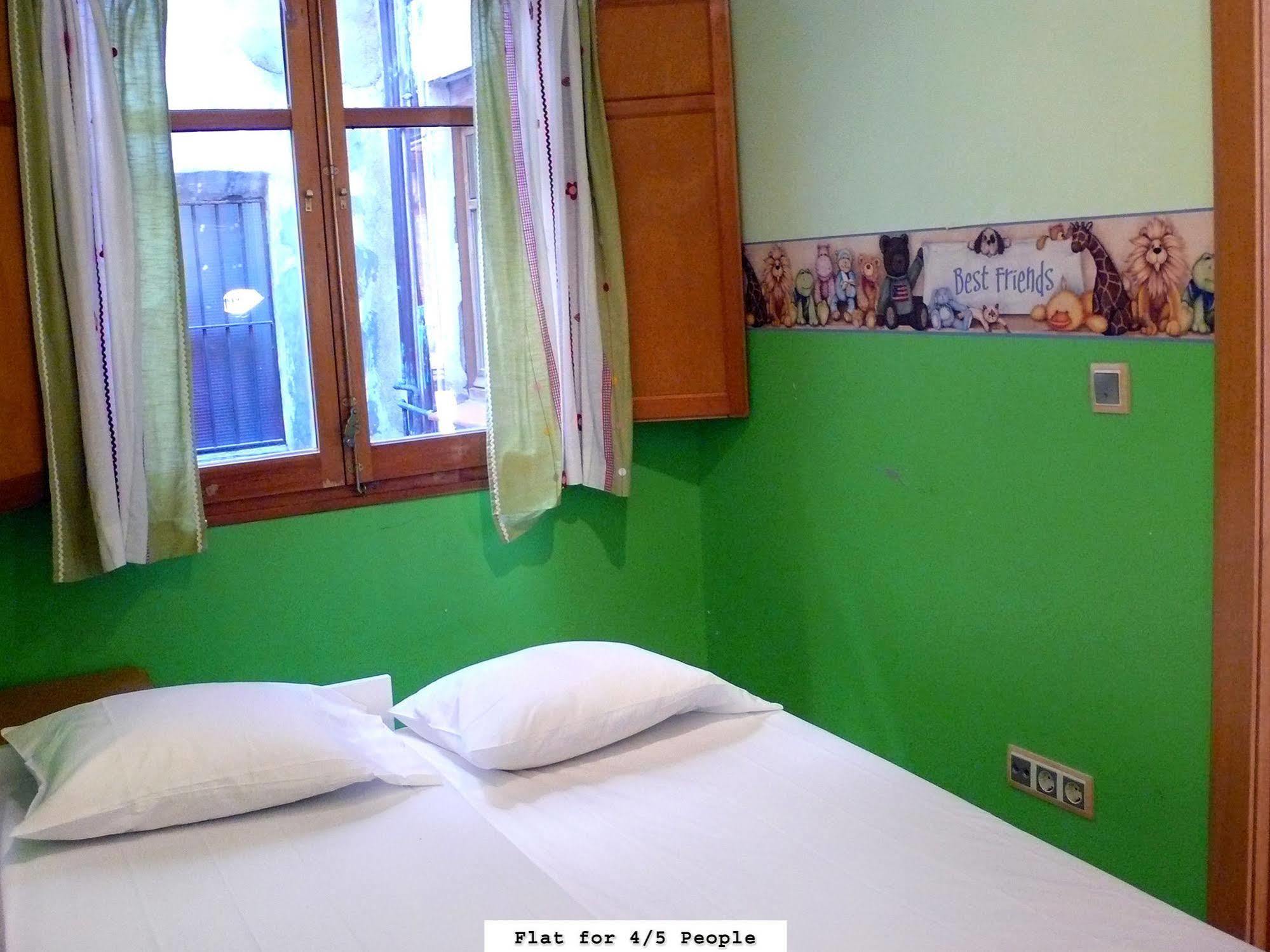 Central & Basic Ramblas บาร์เซโลนา ภายนอก รูปภาพ