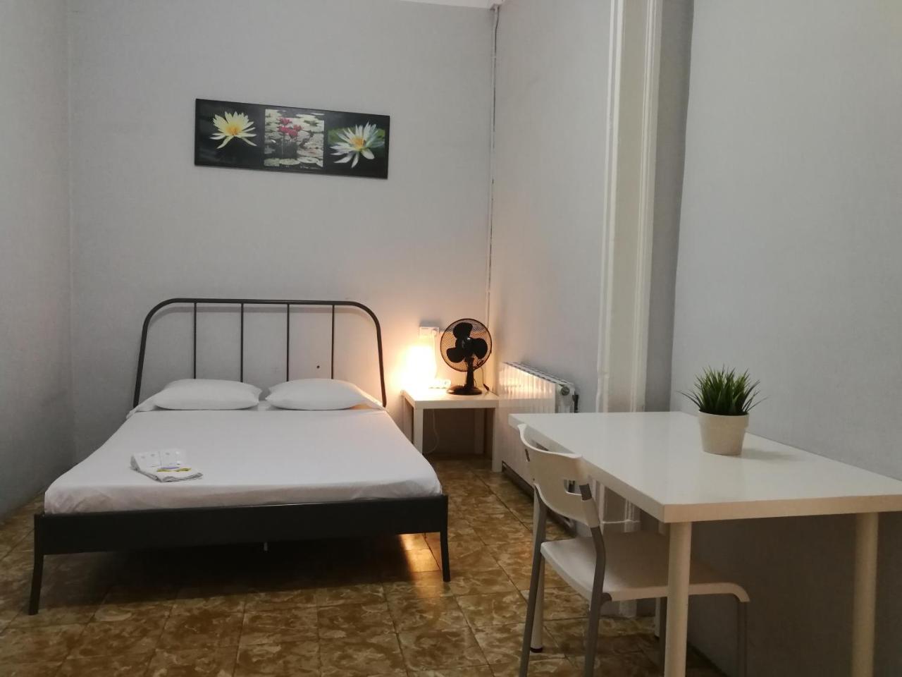 Central & Basic Ramblas บาร์เซโลนา ภายนอก รูปภาพ